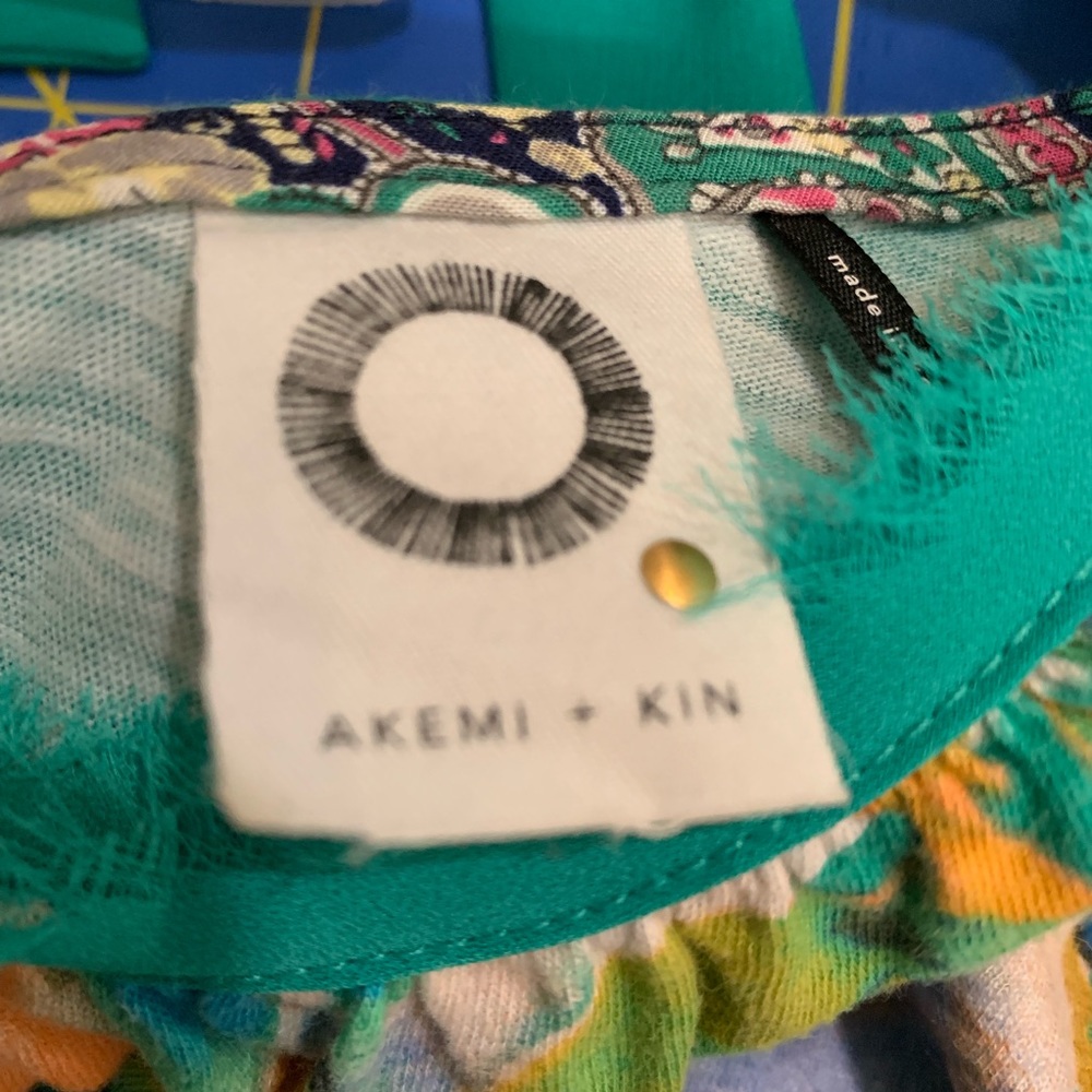 Akemi and Kin Top - Picture 4 of 4